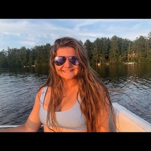 Meet your Posher, Brooke